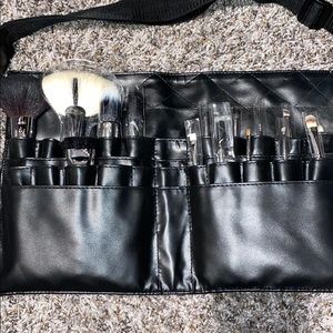 15 Morphe brushes and holder